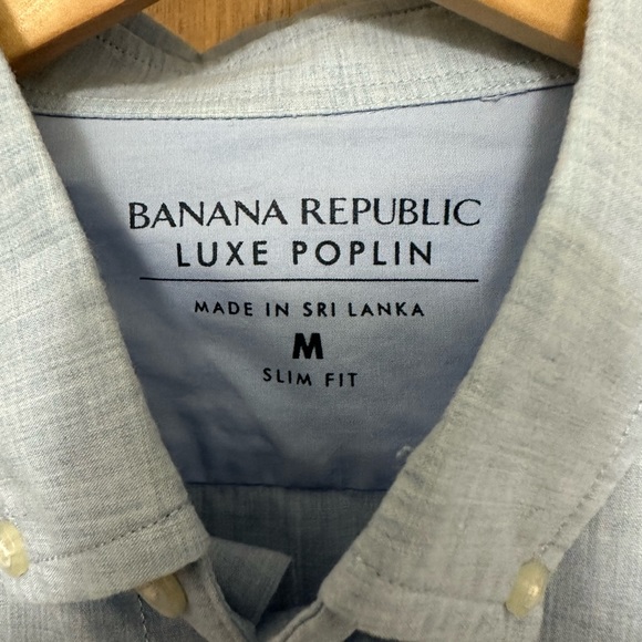 Banana Republic Short Sleeve Summer Dress Shirt. Slim Fit, (Medium). - Picture 4 of 4